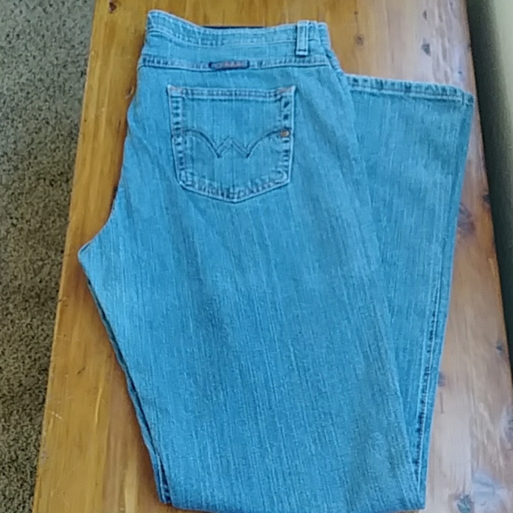Womens Wrangler Q baby jeans.